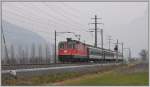 RE3809 mit Re 4/4 II 11219 bei Zizers, (24.03.2013)