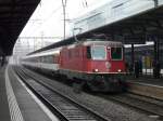 SBB - Re 4/4 11200 mit IR bei der einfahrt im Bahnhof Aarau am 25.03.2013