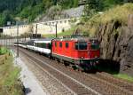 Die Re 4/4 11139 mit einem IR am 28.08.2008 bei Wassen.