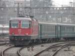 SBB - Re 4/4 11153 mit Res. Zug im Bahnhof Bern am 06.04.2013