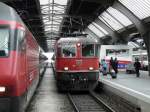 SBB - Re 4/4  11151 bei der einfahrt im Hauptbahnhof Zrich am 27.04.2013