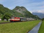 Die Re 4/4 11108 mit einem Reintalexpress am 09.05.2013 unterwegs bei Vild.