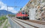 Re 4/4 II 11267 fhrt als Lokzug bei Lalden Richtung Brig, 04.05.2013.