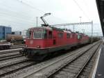 SBB - Re 4/4 11239 und Re 4/4 11174 vor Gterzug im Bahnhof delemont am 02.05.2013