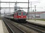 SBB - Re 4/4  11115 vor IR bei der Durchfahrt im Bahnhof Prattlen am 02.05.2013