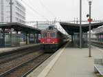 SBB - Re 4/4 11204 vor IC bei der Durchfahrt im Bahnhof Prattlen am 02.05.2013