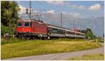 Der ALTE RHEINTALEXPRESS  RE3815 mit Re 4/4 II 11135 bei Sevelen. (08.06.2013)