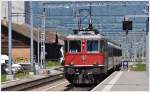 Die 11153 zieht den ALTEN RHEINTALEXPRESS nach Chur in den Bahnhof Buchs SG.