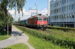 Re 4/4'' 11301 am 6.6.2013 bei Heerbrugg als RE 3823 nach Chur.