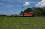 Re 4/4 II 11116 befindet sich am 08.06.2013 mit dem RE 3823 in Weite.