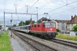 Eidg. Turnfest Biel/Bienne: Re 4/4 II 11155 mit 2 zusammengehgten S-Bahn Basel Zusatzpendeln und der Re 4/4 II 11206 (am Zugschluss) auf berfhrungsfahrt Basel - Olten - Biel bei Durchfahrt in Solohurn West. Der Zug wird anschliessend als Extrazug zurck nach Basel fahren, 23.06.2013.