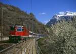 SBB Re 4/4 II 11154 befhrt mit IC 1080 bei Lalden die Ltschber Sdrampe in Richtung Ltschbergtunnel, 11.04.2007.