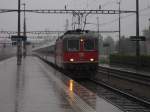 Der IR Zrich HB-Luzern fhrt am 03.07.13 in Rotkreuz ein.