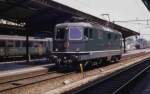 Eine RE 4/4, Lok 11273 der SBB, durchfhrt solo am   17.6.1983 den Bahnhof Rorschach am Bodensee.