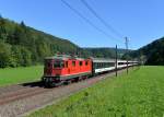 Re 4/4 11122 mit einem IR nach Basel am 27.08.2012 bei Tecknau.