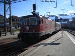 Re 4/4'' 11204 mit EC ''Vauban'' am 21.10.06 in Spiez