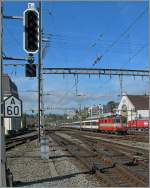 Die Swiss Express Re 4/4 II 11108 erreicht mit dem IR 1717 Lausanne.