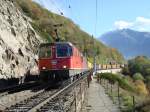 Zwei Re 4/4 II und eine Re 6/6 befrdern am 24.10.2006 einen Gterzug die Ltschberg-Sdrampe hinauf.Das Foto entstand unweit des Bahnofs Lalden.