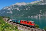 Die SBB Re 4/4 II 11127 konnte am 02.08.13 mit dem IR 1769 (Basel SBB - Chur) am Walensee bei Mols beobachtet werden.