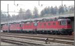 Re 6/6 11664  Kniz  und Re 6/6 11677  Neuhausen am Rheinfall  sowie 2 Re 4/4 II abgestellt in Arth Goldau.