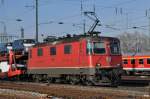 Re 4/4 II 11145 durchfährt den Badischen Bahnhof. Die Aufnahme stammt vom 03.02.2014.