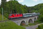 Ueberraschend kommt RE 4/4 II 11313 mit dem Voralpenexpress am Haken,Höhe Kaltbrunn vorbei am 11.5.2014,