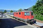 Zurzeit gibt es noch 3 BoBo Pendel im Tessin. Einer ist Reserve, die anderen zwei decken 2 Umlufe ab, wobei sie tglich getauscht werden. Einer der beiden Pendel wird nur am Morgen gebraucht, und steht dann den Tag ber hinter dem Bahnhof Bellinzona abgestellt (ausser am Mittwoch, da verkehrt der Pendel nach Luino). Re 4/4 II 11193 mit AB EWI, 2 B EWI und BDt EWII, 13.05.2014.