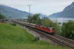 Re 4/4 II 11194 und Re 4/4 II 11212 ziehen am 10.05.2014 den EC 163 von Unterterzen Richtung Mols.