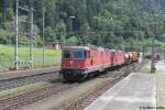 Re 4/4'' 11258 und 11316 am 31.7.2014 mit einem Güterzug bei Amsteg-Silenen