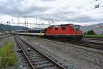 Der letzte planmssige EWI/II Pendel im Kanton Jura: Re 4/4 II 11130 erreicht mit der S 17086 ihren Endbahnhof Delmont, 12.08.2014.