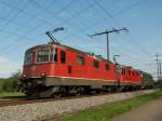 Re 4/4 II 11308 unterwegs mit Re 4/4 und Re 6/6 im Fricktal (Aargau) in Richtung Basel.