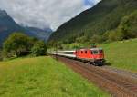 Re 4/4 11208 mit einem IR nach Locarno am 02.09.2014 bei Erstfeld.