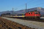 SBB: Dispo-Pendel mit Re 4/4 11303 bei Deitingen am 23. Dezember 2014.
Foto: Walter Ruetsch