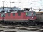 SBB - Re 4/4 11168 im Güterbahnhof Biel am 14.12.2014