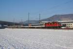 Re 4/4 II 11147 befindet sich am 01.01.2015 kurz vor Sissach.