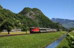 Re4/4'' 11128 mit RE3815 am 18.05.2013 bei Sargans