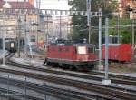 Die Re 4/4´´- Lok 11171 wartet im sd-westlichen Vorfeld des Bahnhof St.