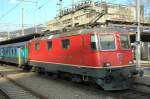 Re 4/4 II mit dem IR 2078 nach Basel am 3.2.07 in Baden.