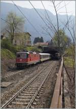 Der IR 3317 Brig - Domodossola wird auch dieses Jahr mit einem EW I Pendelzug geführt. Die SBB Re 4/4 II 11302 besorgt die Traktion. 
Varzo, den 11. April 2015