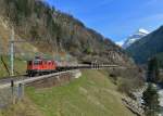 Re 4/4 11314 mit einem Kesselzug am 10.04.2015 bei Gurtnellen.