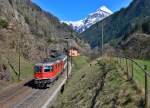 Re 4/4 11191 mit einem IR nach Locarno am 09.04.2015 bei Gurtnellen.