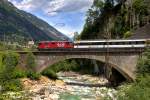 Lion Re 420 220-6 fährt mit IR Locarno nach Zürich HB aus dem Wattinger Kehrtunnel kommend auf die gleichnamige Brücke heraus.Bild vom 22.6.2015