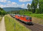 Re 4/4 11112 + Re 460 021 mit einem IR am 18.06.2014 bei Rupperswil. 