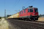 SBB: Re 4/4 II 11185 mit Postwagen bei Niederbipp in Richtung Härkingen unterwegs am 10.