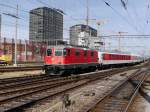 SBB - Re 4/4  11193 mit DB Nachtzug bei der einfahrt in den HB Zürich am 26.07.2015