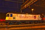 Die  Gottardo 2015  Werbelok  Re 420 268-5 bei nächtlicher Beleuchtung in Muttenz.Bild vom 19.8.2015