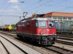 SBB - Re 4/4 11198 im Bahnhofsareal in Singen am 02.08.2015