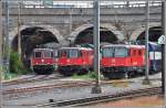 Re 4/4 II 11303, Re 420 230 und 420 226 in Zürich Hardbrücke.