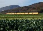 SBB/PTT: Postwagenzug mit einer Re 4/4 II im solothurnischen Gäu am 16. November 2015.
Foto: Walter Ruetsch