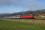 Re 4/4 II 11191 und Re 4/4 II 11156 nähern sich am 20.12.2015 mit dem IR 2265 Elgg.